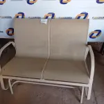 LOTE 123 - 01 CADEIRA DE BALANÇO DE DOIS LUGARES PARA PISCINA (SOFA GARDEN). (NO ESTADO EM QUE SE ENCONTRA. SUJEITO A AVARIAS OCULTAS/VISÍVEIS.) AV9803M