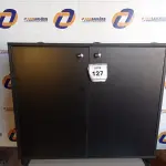 LOTE 127 - 01 ARMÁRIO EM MADEIRA 02 PORTAS (CABINET). (NO ESTADO EM QUE SE ENCONTRA. SUJEITO A AVARIAS OCULTAS/VISÍVEIS.) 0000052