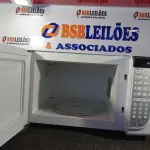 LOTE 209 - 01 MICRO-ONDAS ELECTROLUX 127 VOLTS COM PRATO (MICROWAVE). (NO ESTADO EM QUE SE ENCONTRA. SUJEITO A AVARIAS OCULTAS/VISÍVEIS.) BF8524V