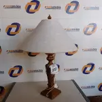 LOTE 237 - 01 ABAJUR COM CÚPULA (LAMP). (NO ESTADO EM QUE SE ENCONTRA. SUJEITO A AVARIAS OCULTAS/VISÍVEIS.) AV9325W