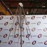 LOTE 187 - 01 ARMAÇÃO DE OMBRELONE SEM O TOLDO COM BASE DE CONCRETO (UMBRELLA). (NO ESTADO EM QUE SE ENCONTRA. SUJEITO A AVARIAS OCULTAS/VISÍVEIS.) BH1552V