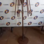 LOTE 206 - 01 ARMAÇÃO DE OMBRELONE SEM O TOLDO COM BASE DE CONCRETO (UMBRELLA). (NO ESTADO EM QUE SE ENCONTRA. SUJEITO A AVARIAS OCULTAS/VISÍVEIS.) BH1533X