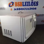LOTE 209 - 01 MICRO-ONDAS ELECTROLUX 127 VOLTS COM PRATO (MICROWAVE). (NO ESTADO EM QUE SE ENCONTRA. SUJEITO A AVARIAS OCULTAS/VISÍVEIS.) BF8524V