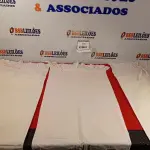LOTE 080 - 01 COBRE LEITO, 01 COLCHA E 03 FRONHAS BORDADOS NA COR ROSA. (NO ESTADO EM QUE SE ENCONTRA) ATENÇÃO! FAZER A VISITAÇÃO ANTES DE ARREMATAR, NÃO SABEMOS SE FUNCIONA. LEILÃO NÃO TEM GARANTIA E NEM DEVOLUÇÃO, SUJEITO A POSSÍVEIS AVARIAS VISÍVEIS/OCULTAS E/OU AUSÊNCIA DE COMPONENTES.  