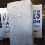 LOTE 110 - 01 COLCHÃO DE SOLTEIRO COM BASE (TWIN BED (MATTRESS+BOX). (NO ESTADO EM QUE SE ENCONTRA. SUJEITO A AVARIAS OCULTAS/VISÍVEIS) AV9422C