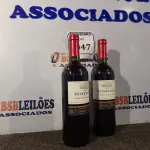 LOTE 047 - 02 GARRAFAS DE VINHO CABERNET SAUVIGNON CONCHA Y TORO 750ML. LACRADO.  (NO ESTADO EM QUE SE ENCONTRA) ATENÇÃO! FAZER A VISITAÇÃO ANTES DE ARREMATAR, NÃO SABEMOS SE FUNCIONA. LEILÃO NÃO TEM GARANTIA E NEM DEVOLUÇÃO, SUJEITO A POSSÍVEIS AVARIAS VISÍVEIS/OCULTAS E/OU AUSÊNCIA DE COMPONENTES.  