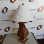 LOTE 121 - 01 ABAJUR COM CÚPULA.  (LAMP). (NO ESTADO EM QUE SE ENCONTRA. SUJEITO A AVARIAS OCULTAS/VISÍVEIS.) AV9472M