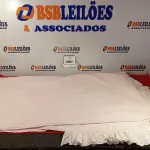 LOTE 080 - 01 COBRE LEITO, 01 COLCHA E 03 FRONHAS BORDADOS NA COR ROSA. (NO ESTADO EM QUE SE ENCONTRA) ATENÇÃO! FAZER A VISITAÇÃO ANTES DE ARREMATAR, NÃO SABEMOS SE FUNCIONA. LEILÃO NÃO TEM GARANTIA E NEM DEVOLUÇÃO, SUJEITO A POSSÍVEIS AVARIAS VISÍVEIS/OCULTAS E/OU AUSÊNCIA DE COMPONENTES.  
