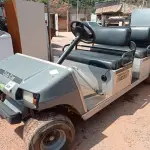 LOTE 325 - 01 CARRINHO DE GOLFE CLUB CAR TRANSPORTER 4. (NO ESTADO) (GOLF CART) (WITHOUT KEYS) (NO ESTADO EM QUE SE ENCONTRA. SUJEITO A AVARIAS OCULTAS/VISÍVEIS.) AV9495Y