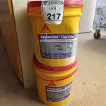 LOTE 217 - 02 BALDES DE IMPERSIKA LÍQUIDO ADITIVO PLASTIFICANTE PARA ARGAMASSA DE ASSENTAMENTO E REBOCO, 18 LITROS CADA. (NO ESTADO) ATENÇÃO! FAZER A VISITAÇÃO ANTES DE ARREMATAR, NÃO SABEMOS SE FUNCIONA. LEILÃO NÃO TEM GARANTIA E NEM DEVOLUÇÃO, SUJEITO A POSSÍVEIS AVARIAS VISÍVEIS/OCULTAS E/OU AUSÊNCIA DE COMPONENTES.