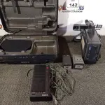 LOTE 142 - 01 FILMADORA MARCA SONY BETAMOVIE BMC-500 COM 03 BATERIAS, O CARREGADOR E A MALETA. (NO ESTADO) ATENÇÃO! FAZER A VISITAÇÃO ANTES DE ARREMATAR, NÃO SABEMOS SE FUNCIONA. LEILÃO NÃO TEM GARANTIA E NEM DEVOLUÇÃO, SUJEITO A POSSÍVEIS AVARIAS VISÍVEIS/OCULTAS E/OU AUSÊNCIA DE COMPONENTES.