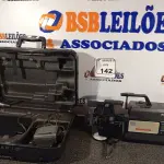 LOTE 142 - 01 FILMADORA MARCA SONY BETAMOVIE BMC-500 COM 03 BATERIAS, O CARREGADOR E A MALETA. (NO ESTADO) ATENÇÃO! FAZER A VISITAÇÃO ANTES DE ARREMATAR, NÃO SABEMOS SE FUNCIONA. LEILÃO NÃO TEM GARANTIA E NEM DEVOLUÇÃO, SUJEITO A POSSÍVEIS AVARIAS VISÍVEIS/OCULTAS E/OU AUSÊNCIA DE COMPONENTES.