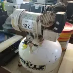 LOTE 137 - 01 COMPRESSOR ODONTOLÓGICO MARCA SCHULZ MODELO MSV-6 DE 220V. (NO ESTADO) ATENÇÃO! FAZER A VISITAÇÃO ANTES DE ARREMATAR, NÃO SABEMOS SE FUNCIONA. LEILÃO NÃO TEM GARANTIA E NEM DEVOLUÇÃO, SUJEITO A POSSÍVEIS AVARIAS VISÍVEIS/OCULTAS E/OU AUSÊNCIA DE COMPONENTES.