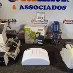 LOTE 232 - 01 MICROSCÓPIO INCOMPLETO, 01 CORTADOR DE GESSO, 01 SIRENE E 01 GRAMPEADOR. (NO ESTADO) ATENÇÃO! FAZER A VISITAÇÃO ANTES DE ARREMATAR, NÃO SABEMOS SE FUNCIONA. LEILÃO NÃO TEM GARANTIA E NEM DEVOLUÇÃO, SUJEITO A POSSÍVEIS AVARIAS VISÍVEIS/OCULTAS E/OU AUSÊNCIA DE COMPONENTES.