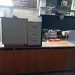LOTE 221 - 01 ARMÁRIO BAIXO COM 05 PORTAS E 01 MESA DE ESCRITÓRIO COM 02 GAVETEIROS. (NO ESTADO) ATENÇÃO! FAZER A VISITAÇÃO ANTES DE ARREMATAR, NÃO SABEMOS SE FUNCIONA. LEILÃO NÃO TEM GARANTIA E NEM DEVOLUÇÃO, SUJEITO A POSSÍVEIS AVARIAS VISÍVEIS/OCULTAS E/OU AUSÊNCIA DE COMPONENTES.