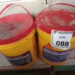 LOTE 088 - 02 BALDES DE IMPERSIKA LÍQUIDO ADITIVO PLASTIFICANTE PARA ARGAMASSA DE ASSENTAMENTO E REBOCO, 18 LITROS CADA. (NO ESTADO) ATENÇÃO! FAZER A VISITAÇÃO ANTES DE ARREMATAR, NÃO SABEMOS SE FUNCIONA. LEILÃO NÃO TEM GARANTIA E NEM DEVOLUÇÃO, SUJEITO A POSSÍVEIS AVARIAS VISÍVEIS/OCULTAS E/OU AUSÊNCIA DE COMPONENTES.