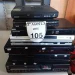 LOTE 105 - 02 VIDEOCASSETES E 06 APARELHOS DVS MARCAS E MODELOS DIVERSOS. (NO ESTADO) ATENÇÃO! FAZER A VISITAÇÃO ANTES DE ARREMATAR, NÃO SABEMOS SE FUNCIONA. LEILÃO NÃO TEM GARANTIA E NEM DEVOLUÇÃO, SUJEITO A POSSÍVEIS AVARIAS VISÍVEIS/OCULTAS E/OU AUSÊNCIA DE COMPONENTES.