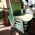 LOTE 225 - 06 CADEIRAS COM BASE DE FERRO E ACENTO E ENCOSTO EM PLÁSTICO. (NO ESTADO) ATENÇÃO! FAZER A VISITAÇÃO ANTES DE ARREMATAR, NÃO SABEMOS SE FUNCIONA. LEILÃO NÃO TEM GARANTIA E NEM DEVOLUÇÃO, SUJEITO A POSSÍVEIS AVARIAS VISÍVEIS/OCULTAS E/OU AUSÊNCIA DE COMPONENTES.