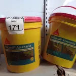LOTE 171 - 02 BALDES DE SIKANOL ALVENARIA ADITIVO PLASTIFICANTE PARA ARGAMASSA DE ASSENTAMENTO E REBOCO, 18 LITROS CADA. (NO ESTADO) ATENÇÃO! FAZER A VISITAÇÃO ANTES DE ARREMATAR, NÃO SABEMOS SE FUNCIONA. LEILÃO NÃO TEM GARANTIA E NEM DEVOLUÇÃO, SUJEITO A POSSÍVEIS AVARIAS VISÍVEIS/OCULTAS E/OU AUSÊNCIA DE COMPONENTES.