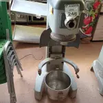 LOTE 246 - 01 BATEDEIRA INDUSTRIAL DE MASSAS MARCA HOBART. (NO ESTADO) ATENÇÃO! FAZER A VISITAÇÃO ANTES DE ARREMATAR, NÃO SABEMOS SE FUNCIONA. LEILÃO NÃO TEM GARANTIA E NEM DEVOLUÇÃO, SUJEITO A POSSÍVEIS AVARIAS VISÍVEIS/OCULTAS E/OU AUSÊNCIA DE COMPONENTES.