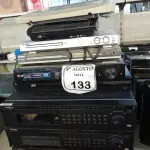 LOTE 133 - 04 APARELHOS DE DVRS MARCA INTELBRAS PARA A RETIRADA DE PEÇAS, 05 APARELHOS DE DVDS MARCAS E MODELOS DIVERSOS E 01 CONTROLADOR DE CÂMERAS. (NO ESTADO) ATENÇÃO! FAZER A VISITAÇÃO ANTES DE ARREMATAR, NÃO SABEMOS SE FUNCIONA. LEILÃO NÃO TEM GARANTIA E NEM DEVOLUÇÃO, SUJEITO A POSSÍVEIS AVARIAS VISÍVEIS/OCULTAS E/OU AUSÊNCIA DE COMPONENTES.