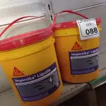 LOTE 088 - 02 BALDES DE IMPERSIKA LÍQUIDO ADITIVO PLASTIFICANTE PARA ARGAMASSA DE ASSENTAMENTO E REBOCO, 18 LITROS CADA. (NO ESTADO) ATENÇÃO! FAZER A VISITAÇÃO ANTES DE ARREMATAR, NÃO SABEMOS SE FUNCIONA. LEILÃO NÃO TEM GARANTIA E NEM DEVOLUÇÃO, SUJEITO A POSSÍVEIS AVARIAS VISÍVEIS/OCULTAS E/OU AUSÊNCIA DE COMPONENTES.