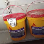 LOTE 082 - 02 BALDES DE IMPERSIKA LÍQUIDO ADITIVO PLASTIFICANTE PARA ARGAMASSA DE ASSENTAMENTO E REBOCO, 18 LITROS CADA. (NO ESTADO) ATENÇÃO! FAZER A VISITAÇÃO ANTES DE ARREMATAR, NÃO SABEMOS SE FUNCIONA. LEILÃO NÃO TEM GARANTIA E NEM DEVOLUÇÃO, SUJEITO A POSSÍVEIS AVARIAS VISÍVEIS/OCULTAS E/OU AUSÊNCIA DE COMPONENTES.