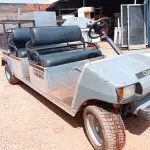 LOTE 325 - 01 CARRINHO DE GOLFE CLUB CAR TRANSPORTER 4. (NO ESTADO) (GOLF CART) (WITHOUT KEYS) (NO ESTADO EM QUE SE ENCONTRA. SUJEITO A AVARIAS OCULTAS/VISÍVEIS.) AV9495Y