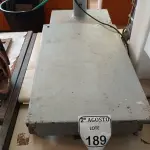 LOTE 189 - 01 BALANÇA MARCA WELMY COM CAPACIDADE DE 300KG (NO ESTADO) ATENÇÃO! FAZER A VISITAÇÃO ANTES DE ARREMATAR, NÃO SABEMOS SE FUNCIONA. LEILÃO NÃO TEM GARANTIA E NEM DEVOLUÇÃO, SUJEITO A POSSÍVEIS AVARIAS VISÍVEIS/OCULTAS E/OU AUSÊNCIA DE COMPONENTES.