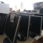 LOTE 148 - 09 MONITORES LCD MARCAS E MODELOS DIVERSOS PARA RETIRADA DE PEÇAS. (NO ESTADO) ATENÇÃO! FAZER A VISITAÇÃO ANTES DE ARREMATAR, NÃO SABEMOS SE FUNCIONA. LEILÃO NÃO TEM GARANTIA E NEM DEVOLUÇÃO, SUJEITO A POSSÍVEIS AVARIAS VISÍVEIS/OCULTAS E/OU AUSÊNCIA DE COMPONENTES.