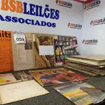 LOTE 059 - 43 DISCOS DIVERSOS. (NO ESTADO) ATENÇÃO! FAZER A VISITAÇÃO ANTES DE ARREMATAR, NÃO SABEMOS SE FUNCIONA. LEILÃO NÃO TEM GARANTIA E NEM DEVOLUÇÃO, SUJEITO A POSSÍVEIS AVARIAS VISÍVEIS/OCULTAS E/OU AUSÊNCIA DE COMPONENTES.