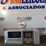 LOTE 028 - 01 TOCA FITAS AKAI MODELO PJ-43. (NO ESTADO) ATENÇÃO! FAZER A VISITAÇÃO ANTES DE ARREMATAR, NÃO SABEMOS SE FUNCIONA. LEILÃO NÃO TEM GARANTIA E NEM DEVOLUÇÃO, SUJEITO A POSSÍVEIS AVARIAS VISÍVEIS/OCULTAS E/OU AUSÊNCIA DE COMPONENTES.