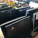 LOTE 154 - 08 MONITORES LCD MARCAS E MODELOS DIVERSOS PARA A RETIRADA DE PEÇAS. (NO ESTADO) ATENÇÃO! FAZER A VISITAÇÃO ANTES DE ARREMATAR, NÃO SABEMOS SE FUNCIONA. LEILÃO NÃO TEM GARANTIA E NEM DEVOLUÇÃO, SUJEITO A POSSÍVEIS AVARIAS VISÍVEIS/OCULTAS E/OU AUSÊNCIA DE COMPONENTES.