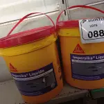 LOTE 088 - 02 BALDES DE IMPERSIKA LÍQUIDO ADITIVO PLASTIFICANTE PARA ARGAMASSA DE ASSENTAMENTO E REBOCO, 18 LITROS CADA. (NO ESTADO) ATENÇÃO! FAZER A VISITAÇÃO ANTES DE ARREMATAR, NÃO SABEMOS SE FUNCIONA. LEILÃO NÃO TEM GARANTIA E NEM DEVOLUÇÃO, SUJEITO A POSSÍVEIS AVARIAS VISÍVEIS/OCULTAS E/OU AUSÊNCIA DE COMPONENTES.