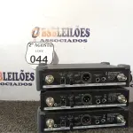 LOTE 044 - 03 RECEPTORES DE MICROFONE MARCA SHURE MODELO SLX4. (NO ESTADO) ATENÇÃO! FAZER A VISITAÇÃO ANTES DE ARREMATAR, NÃO SABEMOS SE FUNCIONA. LEILÃO NÃO TEM GARANTIA E NEM DEVOLUÇÃO, SUJEITO A POSSÍVEIS AVARIAS VISÍVEIS/OCULTAS E/OU AUSÊNCIA DE COMPONENTES.