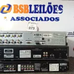 LOTE 073 - 03 APARELHOS DVD DE MARCAS E MODELOS DIVERSOS. (NO ESTADO) ATENÇÃO! FAZER A VISITAÇÃO ANTES DE ARREMATAR, NÃO SABEMOS SE FUNCIONA. LEILÃO NÃO TEM GARANTIA E NEM DEVOLUÇÃO, SUJEITO A POSSÍVEIS AVARIAS VISÍVEIS/OCULTAS E/OU AUSÊNCIA DE COMPONENTES.