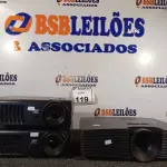 LOTE 119 - 03 PROJETORES MULTIMIDIA SENDO 02 LG E 01 OPTAMA PARA RETIRADA DE PEÇAS. (NO ESTADO) ATENÇÃO! FAZER A VISITAÇÃO ANTES DE ARREMATAR, NÃO SABEMOS SE FUNCIONA. LEILÃO NÃO TEM GARANTIA E NEM DEVOLUÇÃO, SUJEITO A POSSÍVEIS AVARIAS VISÍVEIS/OCULTAS E/OU AUSÊNCIA DE COMPONENTES.