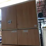 LOTE 236 - 01 ARMÁRIO ALTO COM 08 GAVETAS 02 PORTAS PARA PASTAS SUSPENSAS. (NO ESTADO) ATENÇÃO! FAZER A VISITAÇÃO ANTES DE ARREMATAR, NÃO SABEMOS SE FUNCIONA. LEILÃO NÃO TEM GARANTIA E NEM DEVOLUÇÃO, SUJEITO A POSSÍVEIS AVARIAS VISÍVEIS/OCULTAS E/OU AUSÊNCIA DE COMPONENTES.