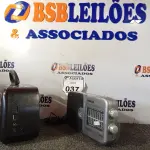 LOTE 037 - 02 RÁDIOS ANTIGOS MARCAS E MODELOS DIVERSOS. (NO ESTADO) ATENÇÃO! FAZER A VISITAÇÃO ANTES DE ARREMATAR, NÃO SABEMOS SE FUNCIONA. LEILÃO NÃO TEM GARANTIA E NEM DEVOLUÇÃO, SUJEITO A POSSÍVEIS AVARIAS VISÍVEIS/OCULTAS E/OU AUSÊNCIA DE COMPONENTES.