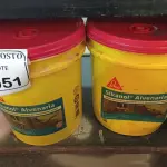LOTE 051 - 02 BALDES DE SIKANOL ALVENARIA ADITIVO PLASTIFICANTE PARA ARGAMASSA DE ASSENTAMENTO E REBOCO, 18 LITROS CADA. (NO ESTADO) ATENÇÃO! FAZER A VISITAÇÃO ANTES DE ARREMATAR, NÃO SABEMOS SE FUNCIONA. LEILÃO NÃO TEM GARANTIA E NEM DEVOLUÇÃO, SUJEITO A POSSÍVEIS AVARIAS VISÍVEIS/OCULTAS E/OU AUSÊNCIA DE COMPONENTES.