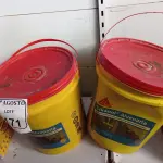 LOTE 171 - 02 BALDES DE SIKANOL ALVENARIA ADITIVO PLASTIFICANTE PARA ARGAMASSA DE ASSENTAMENTO E REBOCO, 18 LITROS CADA. (NO ESTADO) ATENÇÃO! FAZER A VISITAÇÃO ANTES DE ARREMATAR, NÃO SABEMOS SE FUNCIONA. LEILÃO NÃO TEM GARANTIA E NEM DEVOLUÇÃO, SUJEITO A POSSÍVEIS AVARIAS VISÍVEIS/OCULTAS E/OU AUSÊNCIA DE COMPONENTES.