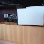 LOTE 221 - 01 ARMÁRIO BAIXO COM 05 PORTAS E 01 MESA DE ESCRITÓRIO COM 02 GAVETEIROS. (NO ESTADO) ATENÇÃO! FAZER A VISITAÇÃO ANTES DE ARREMATAR, NÃO SABEMOS SE FUNCIONA. LEILÃO NÃO TEM GARANTIA E NEM DEVOLUÇÃO, SUJEITO A POSSÍVEIS AVARIAS VISÍVEIS/OCULTAS E/OU AUSÊNCIA DE COMPONENTES.