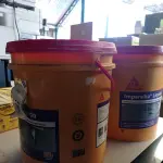 LOTE 156 - 02 BALDES DE IMPERSIKA LÍQUIDO ADITIVO PLASTIFICANTE PARA ARGAMASSA DE ASSENTAMENTO E REBOCO, 18 LITROS CADA. (NO ESTADO) ATENÇÃO! FAZER A VISITAÇÃO ANTES DE ARREMATAR, NÃO SABEMOS SE FUNCIONA. LEILÃO NÃO TEM GARANTIA E NEM DEVOLUÇÃO, SUJEITO A POSSÍVEIS AVARIAS VISÍVEIS/OCULTAS E/OU AUSÊNCIA DE COMPONENTES.