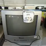 LOTE 135 - 04 APARELHOS DE TV SENDO 02 DE 32” POLEGADAS MARCA AOC, 01 TV  DE 20” POLEGADAS MARCA AQUOS SHARP E 1 TV DE TUBO MARCA PHILIPS 14” POLEGADAS PARA RETIRADA DE PEÇAS. (NO ESTADO) ATENÇÃO! FAZER A VISITAÇÃO ANTES DE ARREMATAR, NÃO SABEMOS SE FUNCIONA. LEILÃO NÃO TEM GARANTIA E NEM DEVOLUÇÃO, SUJEITO A POSSÍVEIS AVARIAS VISÍVEIS/OCULTAS E/OU AUSÊNCIA DE COMPONENTES.