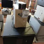 LOTE 163 - 01 NOBREAK MARCA SMS 2000W, 01 SERVIDOR MARCA QUANTUM PARA A RETIRADA DE PEÇAS E UMA FONTE AVULSA. (NO ESTADO) ATENÇÃO! FAZER A VISITAÇÃO ANTES DE ARREMATAR, NÃO SABEMOS SE FUNCIONA. LEILÃO NÃO TEM GARANTIA E NEM DEVOLUÇÃO, SUJEITO A POSSÍVEIS AVARIAS VISÍVEIS/OCULTAS E/OU AUSÊNCIA DE COMPONENTES.
