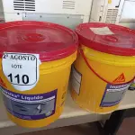 LOTE 110 - 02 BALDES DE IMPERSIKA LÍQUIDO ADITIVO PLASTIFICANTE PARA ARGAMASSA DE ASSENTAMENTO E REBOCO, 18 LITROS CADA. (NO ESTADO) ATENÇÃO! FAZER A VISITAÇÃO ANTES DE ARREMATAR, NÃO SABEMOS SE FUNCIONA. LEILÃO NÃO TEM GARANTIA E NEM DEVOLUÇÃO, SUJEITO A POSSÍVEIS AVARIAS VISÍVEIS/OCULTAS E/OU AUSÊNCIA DE COMPONENTES.