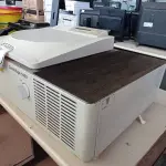 LOTE 195 - 01 CENTRIFUGA MARCA EPPENDORF. (NO ESTADO) ATENÇÃO! FAZER A VISITAÇÃO ANTES DE ARREMATAR, NÃO SABEMOS SE FUNCIONA. LEILÃO NÃO TEM GARANTIA E NEM DEVOLUÇÃO, SUJEITO A POSSÍVEIS AVARIAS VISÍVEIS/OCULTAS E/OU AUSÊNCIA DE COMPONENTES.