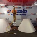 LOTE 043 - 02 ABAJUR COM CÚPULA LAMP COM AVARIAS. (NO ESTADO EM QUE SE ENCONTRA. SUJEITO A AVARIAS OCULTAS/VISÍVEIS.) BF8683U E AV9537L