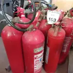LOTE 103 - 11 EXTINTORES DE INCÊNDIO MARCAS E TAMANHOS DIVERSOS. (NO ESTADO) ATENÇÃO! FAZER A VISITAÇÃO ANTES DE ARREMATAR, NÃO SABEMOS SE FUNCIONA. LEILÃO NÃO TEM GARANTIA E NEM DEVOLUÇÃO, SUJEITO A POSSÍVEIS AVARIAS VISÍVEIS/OCULTAS E/OU AUSÊNCIA DE COMPONENTES.