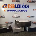LOTE 002 - 04 PROJETORES PARA RETIRADA DE PEÇAS, MARCA E MODELO DIVERSOS. (NO ESTADO) ATENÇÃO! FAZER A VISITAÇÃO ANTES DE ARREMATAR, NÃO SABEMOS SE FUNCIONA. LEILÃO NÃO TEM GARANTIA E NEM DEVOLUÇÃO, SUJEITO A POSSÍVEIS AVARIAS VISÍVEIS/OCULTAS E/OU AUSÊNCIA DE COMPONENTES.